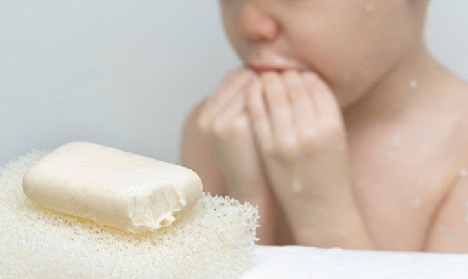 Was passiert, wenn Sie Seife essen und was sollten Sie tun?